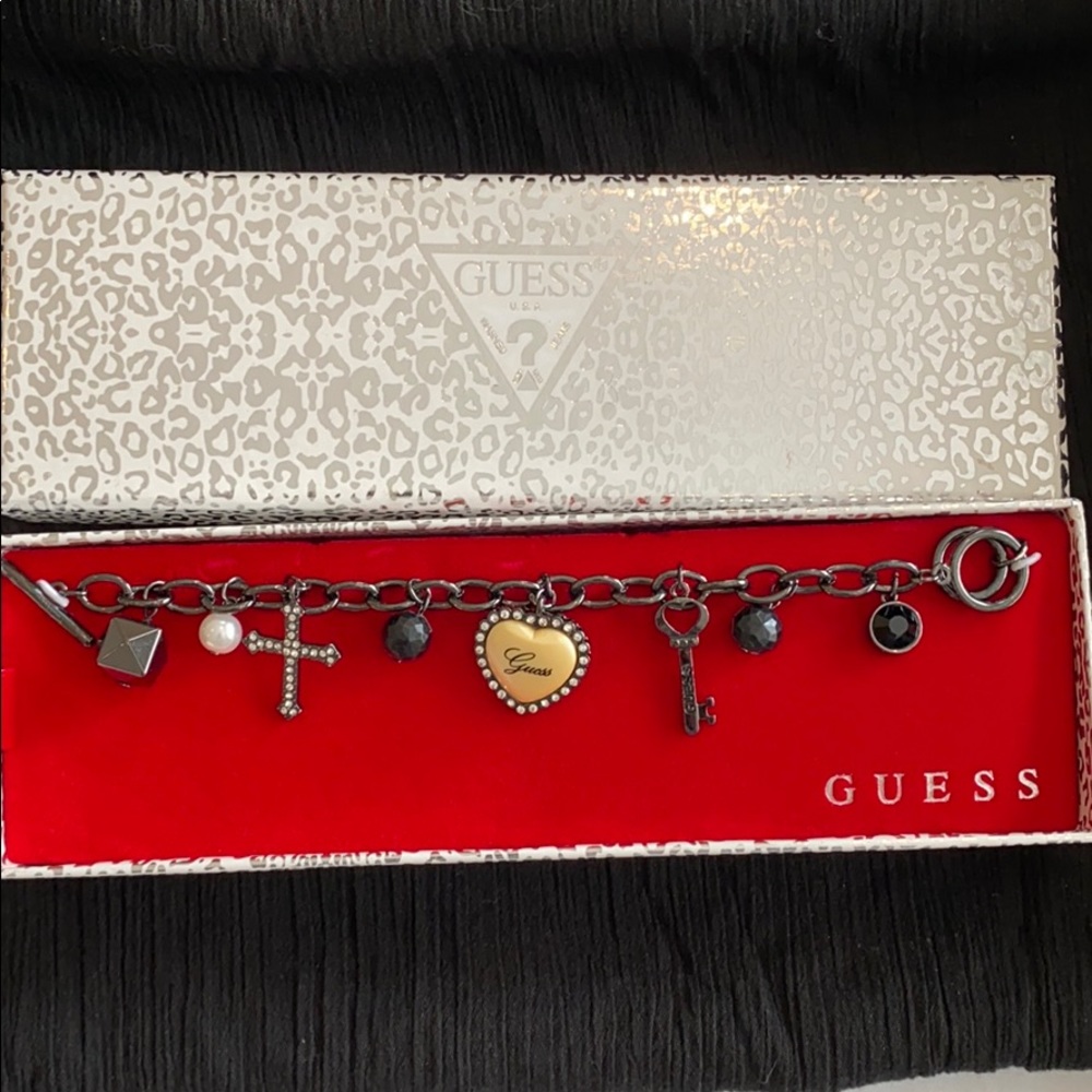 Guess fashion charm bracelet